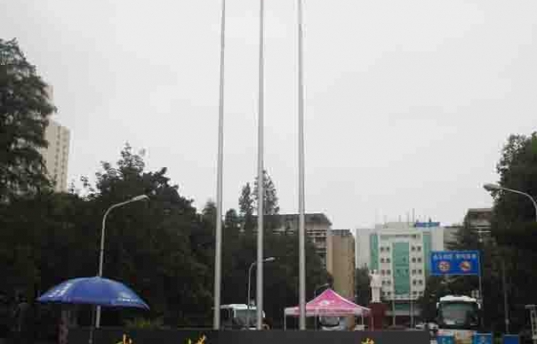 電動(dòng)升降旗桿